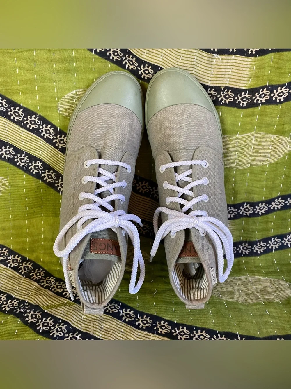 Bangs Sage Canvas Floral Bmbroidered Goblincore Cottage High Top Sneakers Size 9